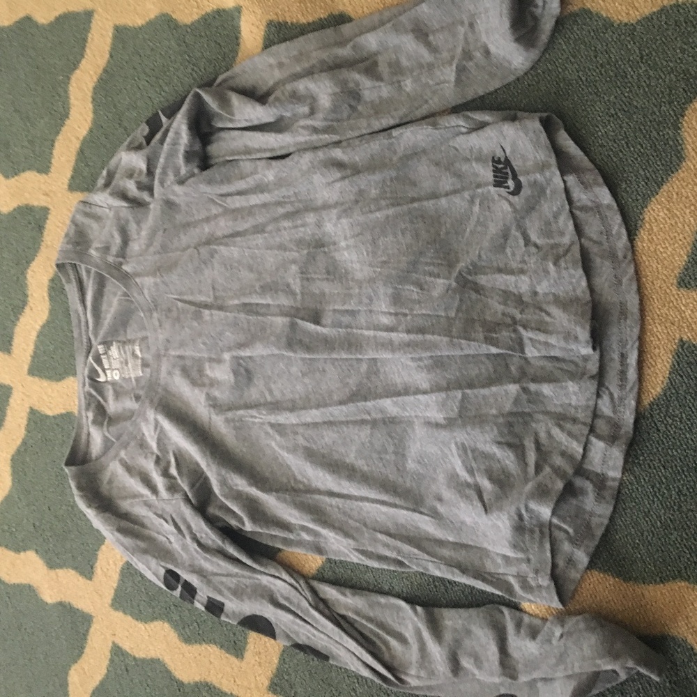 Nike Long Sleeve Size Medium